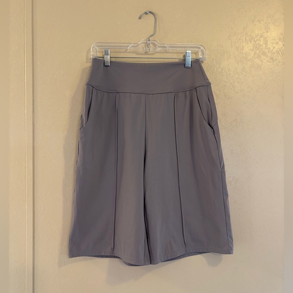 Halara SoftlyZero™ Airy High Waisted Workout Bermuda Shorts sz M - Picture 1 of 6